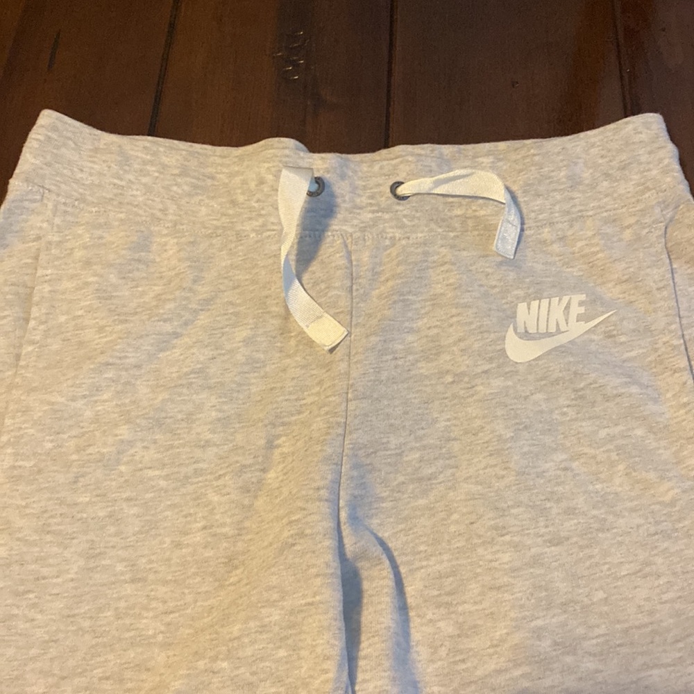 Nike Capri Jogger Pants - Picture 2 of 5